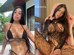 Slaat siririca met provocerende lingerie
