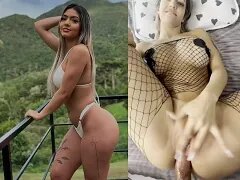 Beroemde blondine van job gaucha draagt kanten lingerie en geeft een zelfgemaakte anale seksshow