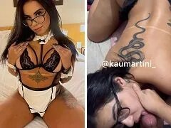Zeer hete brunette pijpt haar vriendin