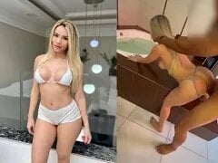 Beroemde influencer online betrapt terwijl ze seks had met haar vriend in de jacuzzi van een luxe motel